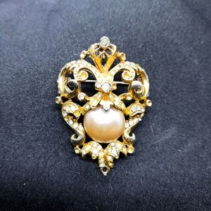 Vintage Gold Tone Brooch w/Pearl